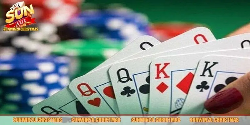 Bet thủ biết cách giấu phỏm khi chơi